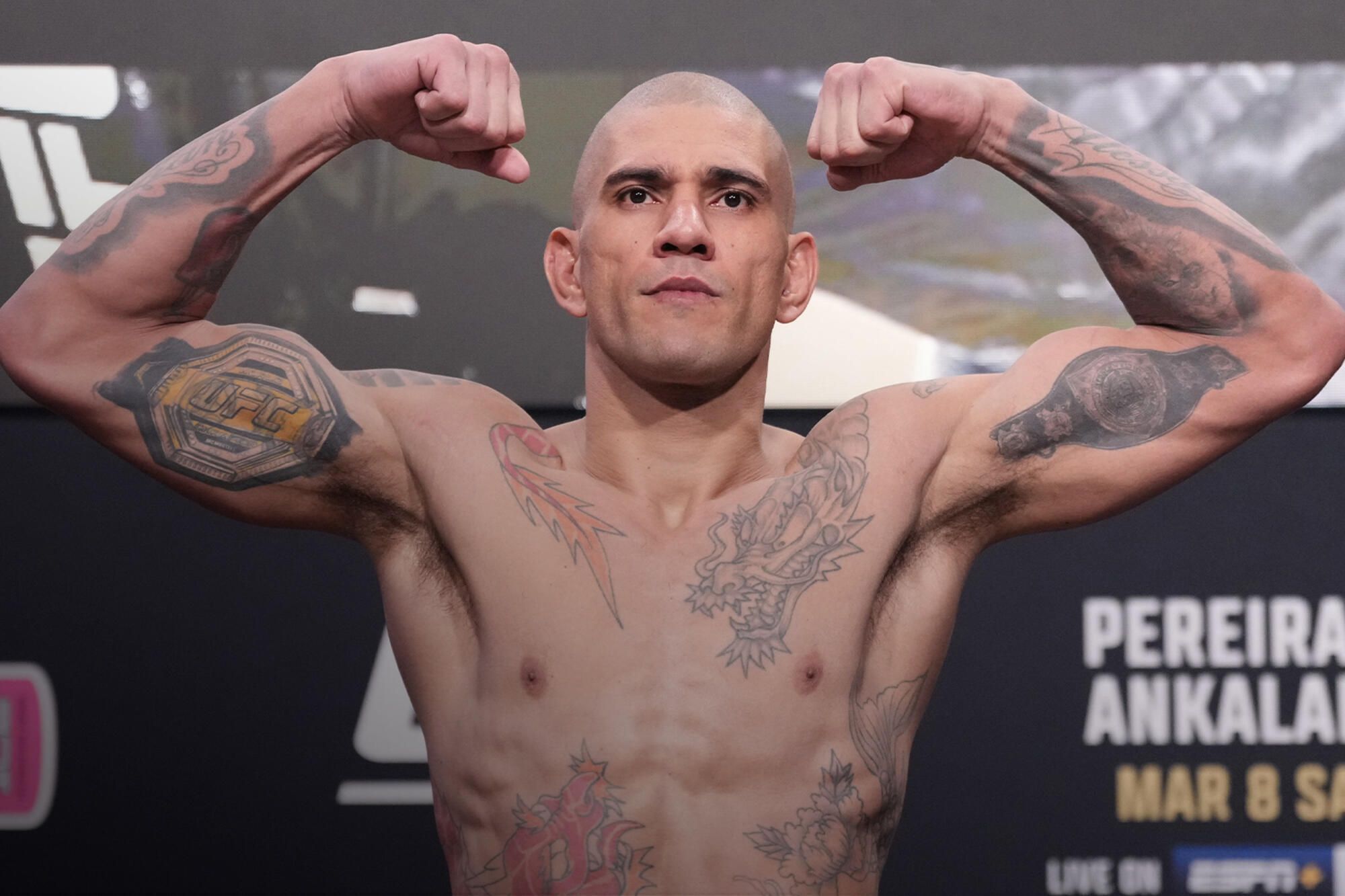 Alex Poatan faz promessa ousada antes de revanche pelo cinturão do UFC