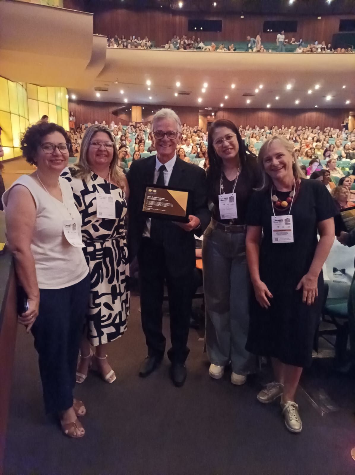 Ex-prefeito de Varginha, recebe homenagem por ações no setor de Educação