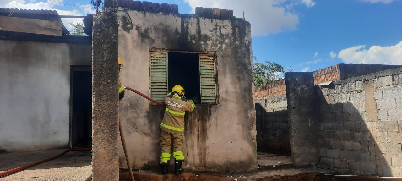 Incêndio em imóvel de Varginha é investigado