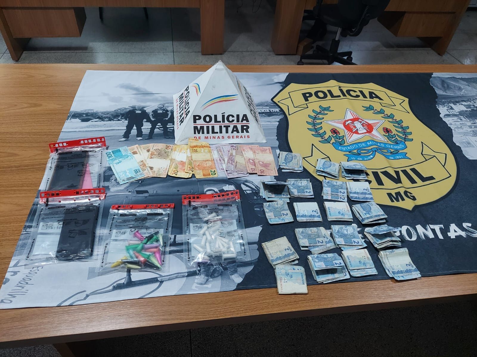 Suspeitos de participação no tráfico de drogas são presos em Três Pontas