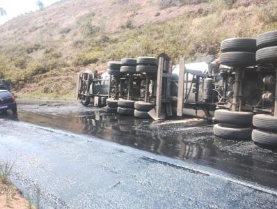 Acidente aconteceu na tarde desta quarta-feira, no km 472.
