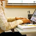 Entenda como a ergonomia organizacional pode impactar saúde e desempenho nas empresas