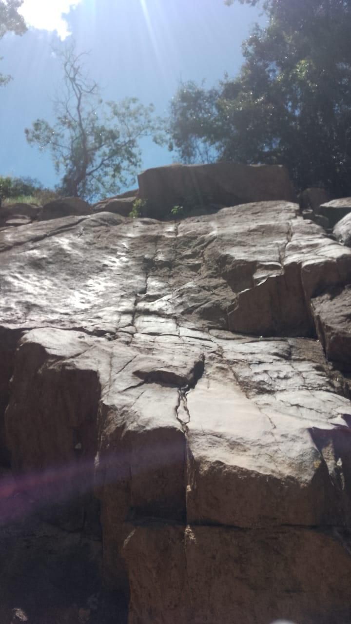 Vítima de queda é resgatada na Cachoeira dos Henriques