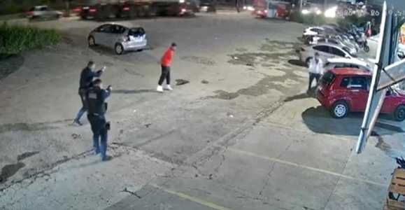 Câmeras flagram homem com facão sendo baleado pela GCM em BH