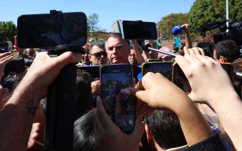Ex-presidente Jair Bolsonaro após ser levado pela PF para colocar a tornozeleira eletrônica