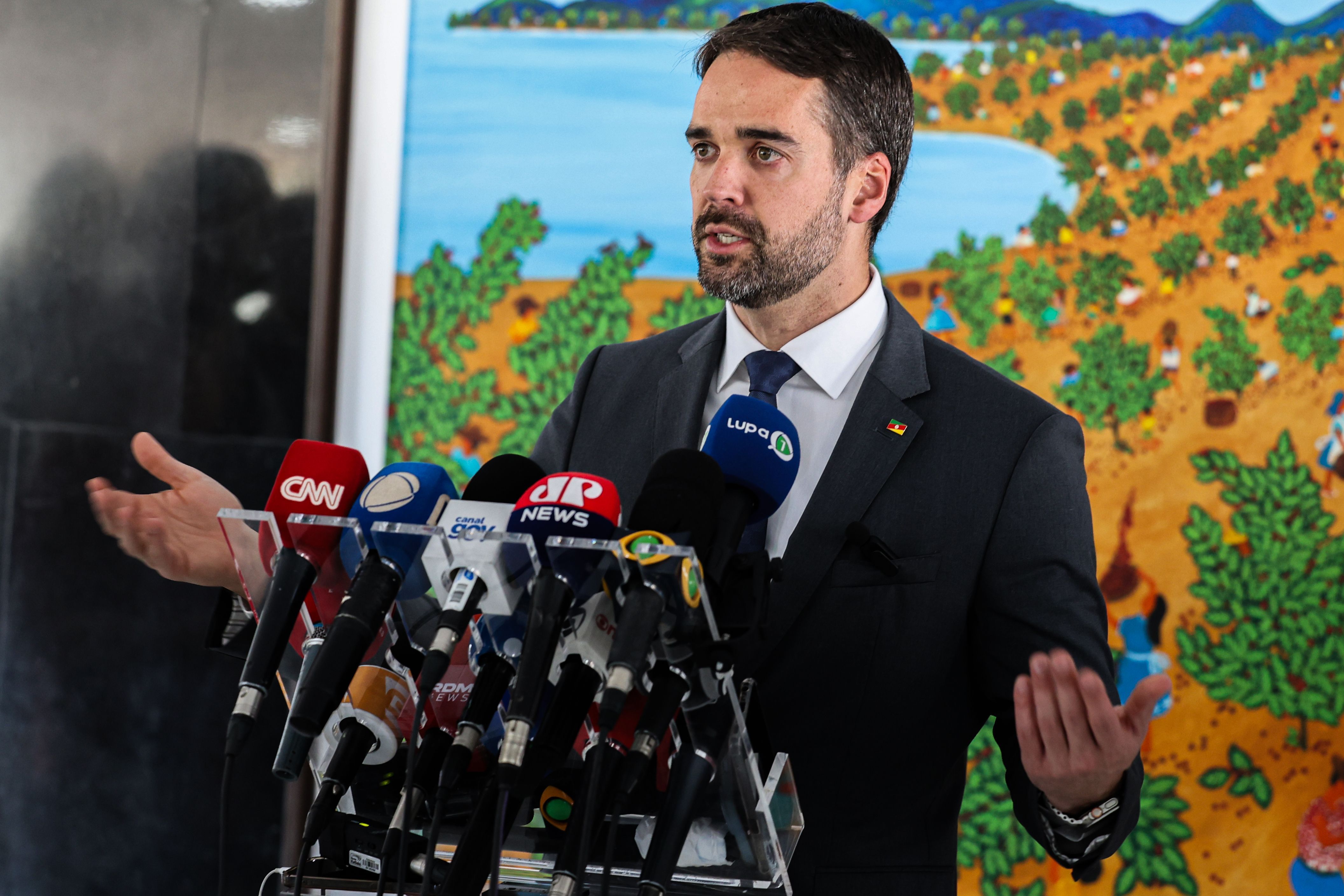 Eduardo Leite revela a Lula insatisfação com proposta que renegocia dívidas dos estados