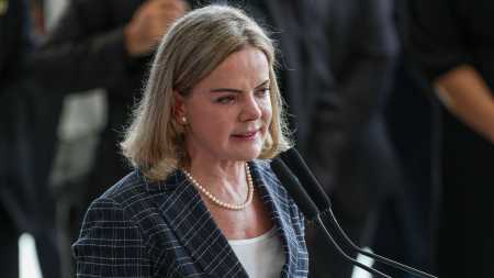 Gleisi recua e diz que decisão sobre revisão de penas do 8/1 depende do STF | CNN Brasil