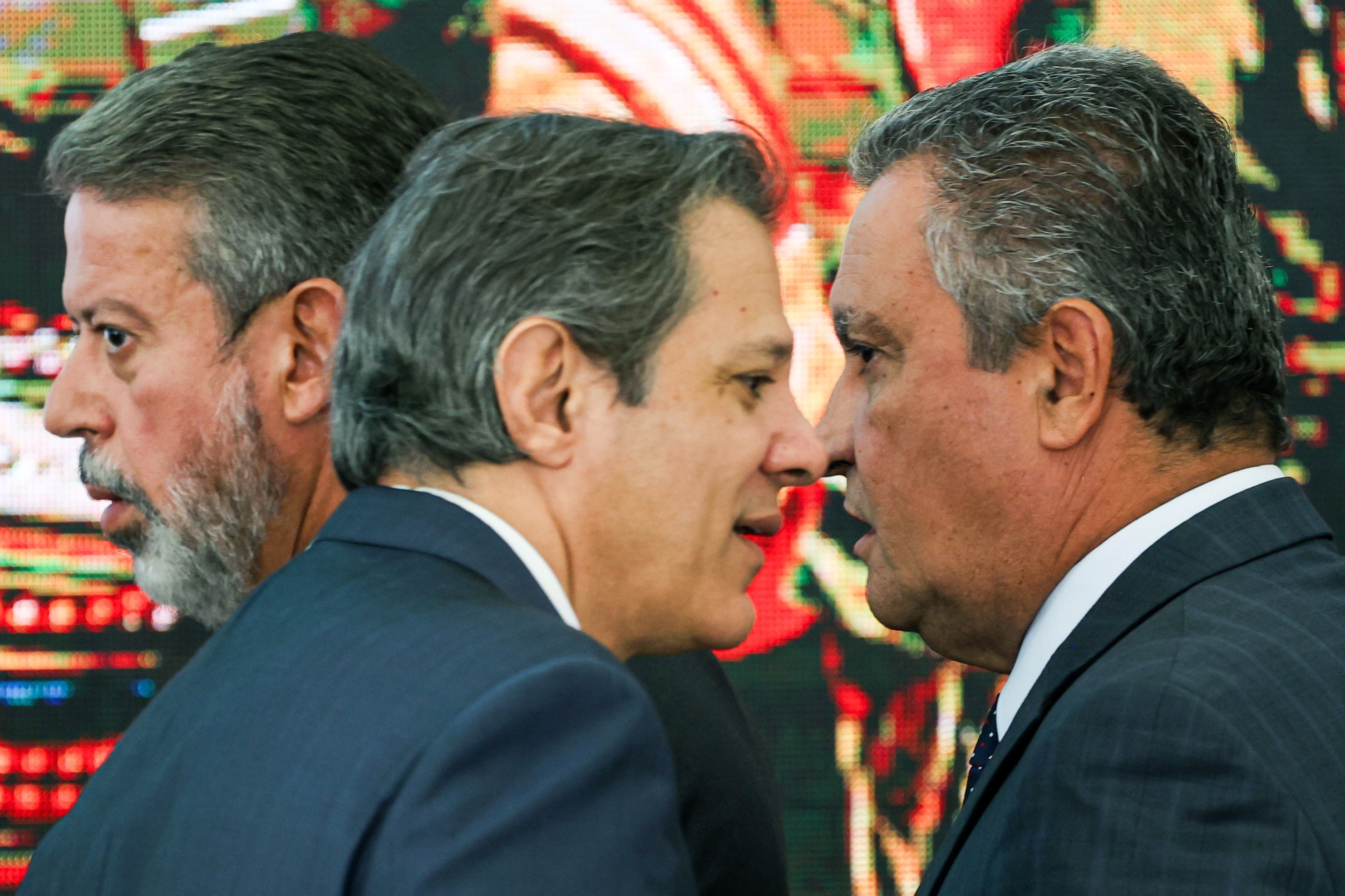 Mudanças nas emendas parlamentares devem ser feitas em projeto de lei, aponta ministro