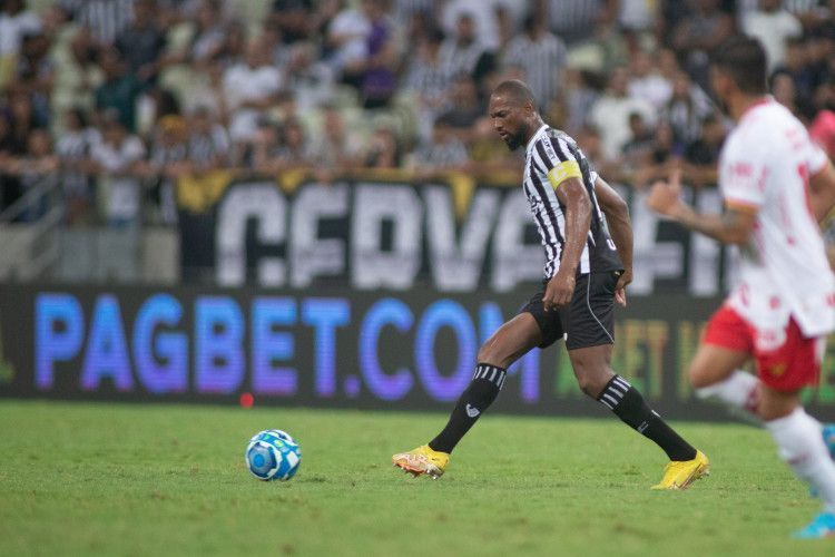 Ceará anuncia renovação de contrato com o zagueiro Luiz Otávio até o fim de 2024