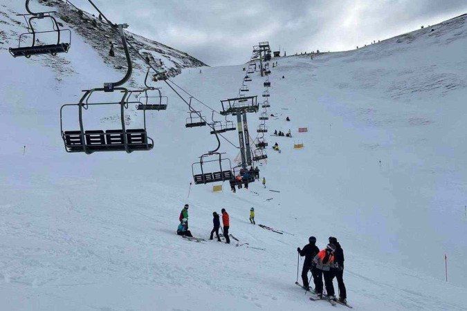 Acidente em teleférico de estação de ski deixa 30 feridos na Espanha