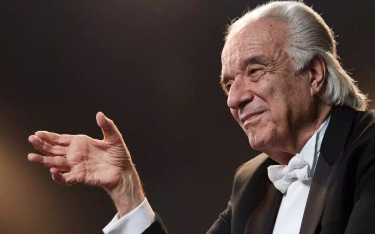 Maestro João Carlos Martins é internado em hospital e passa por cirurgia