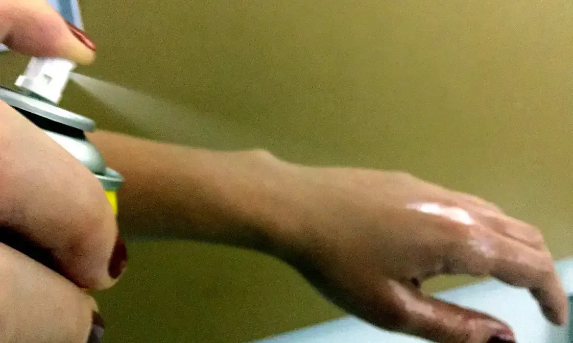 Em meio a surto de dengue, farmácias relatam risco de desabastecimento de repelentes em MG
