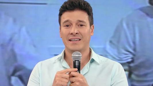 Rodrigo Faro celebra marca nas redes sociais