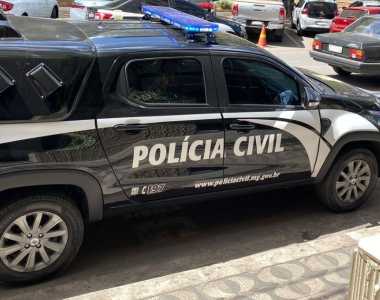 Após os trabalhos de coleta de vestígios no local, o corpo foi encaminhado ao Instituto Médico-Legal (IML) para os exames cabíveis.