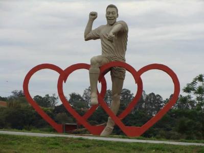 Monumento em homenagem ao jogador