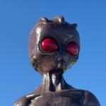 Varginha ganha nova estátua do ET e reforça identidade como “capital do ET”