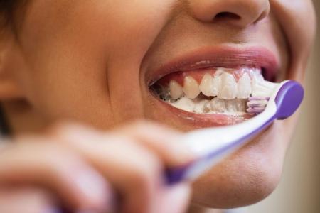 escovando os dentes