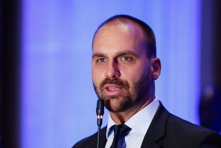 Eduardo Bolsonaro rebate decisão de Moraes: “Todo mundo recebeu convite deste e-mail“ | CNN Brasil