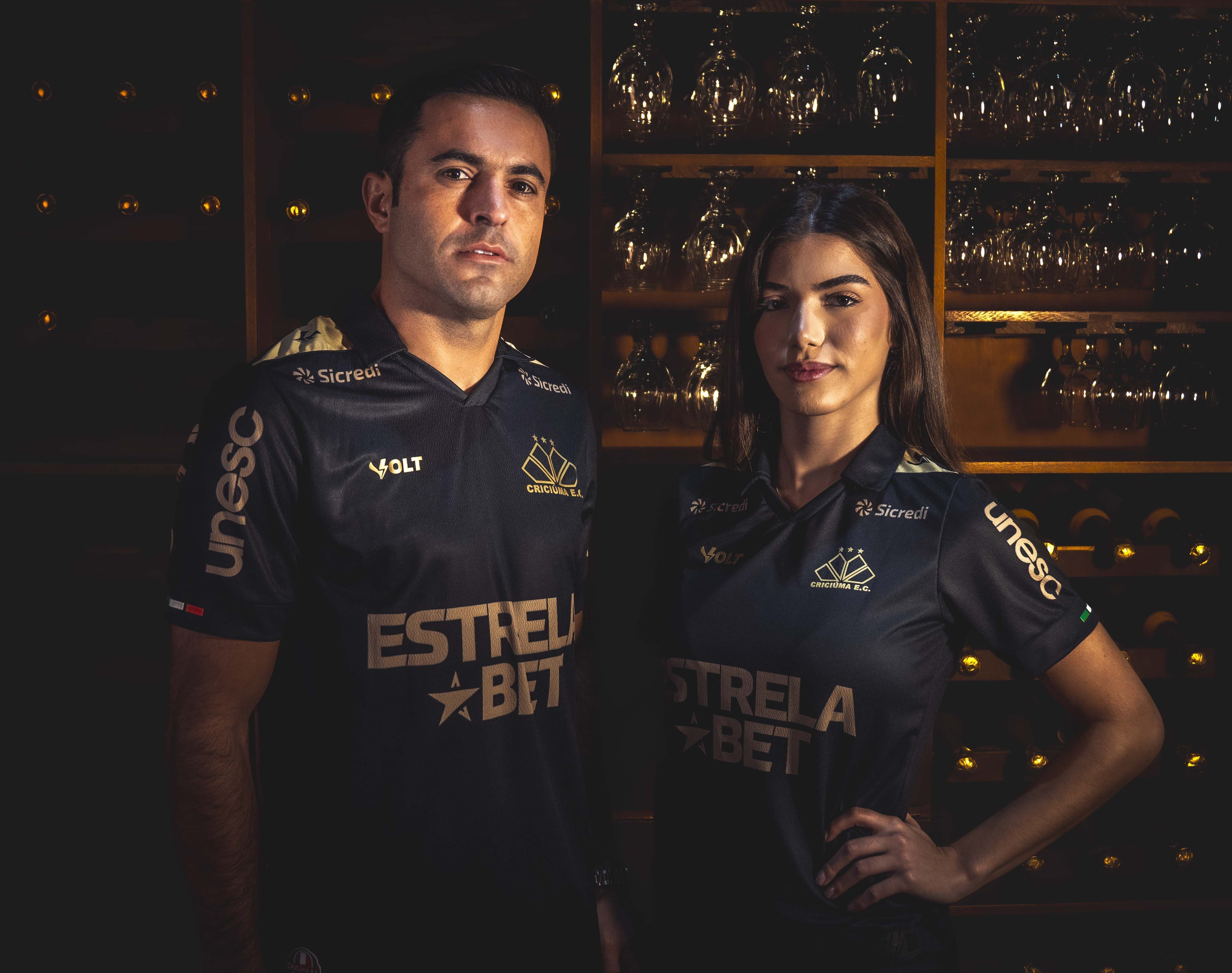 Clube da Série A lança uniforme em homenagem a atacante; veja fotos