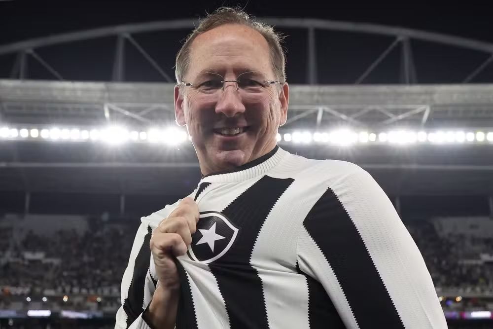 Justiça do Rio congela ações da Eagle em SAF do Botafogo e mantém Textor no controle