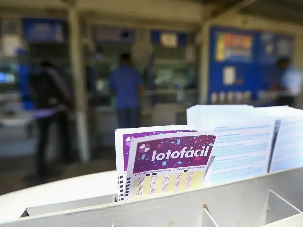 Lotofácil: sortudos apostam R$ 3, acertam 15 dezenas e dividem prêmio milionário