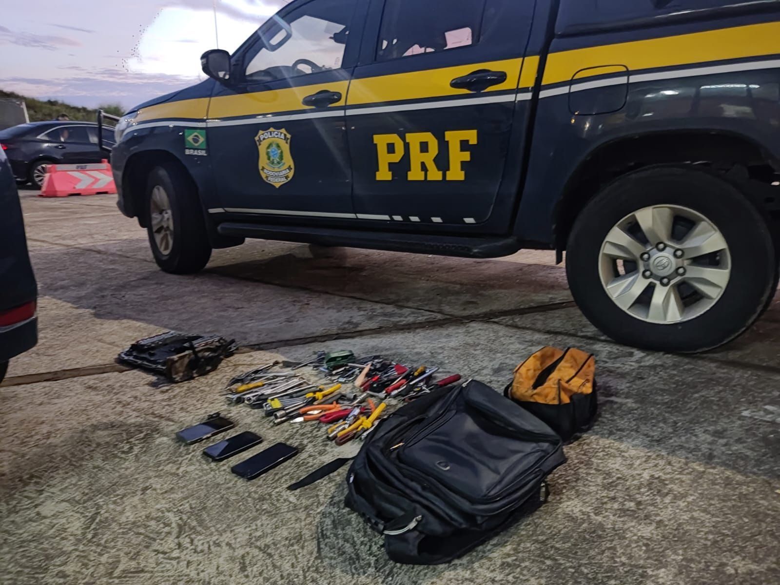 Homens que furtaram peça de caminhão são presos na Fernão Dias