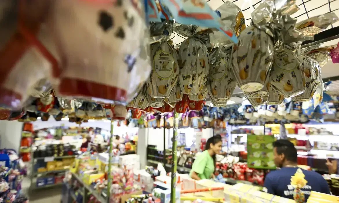 Preço do mesmo ovo de Páscoa varia quase 90% em lojas de BH, aponta pesquisa