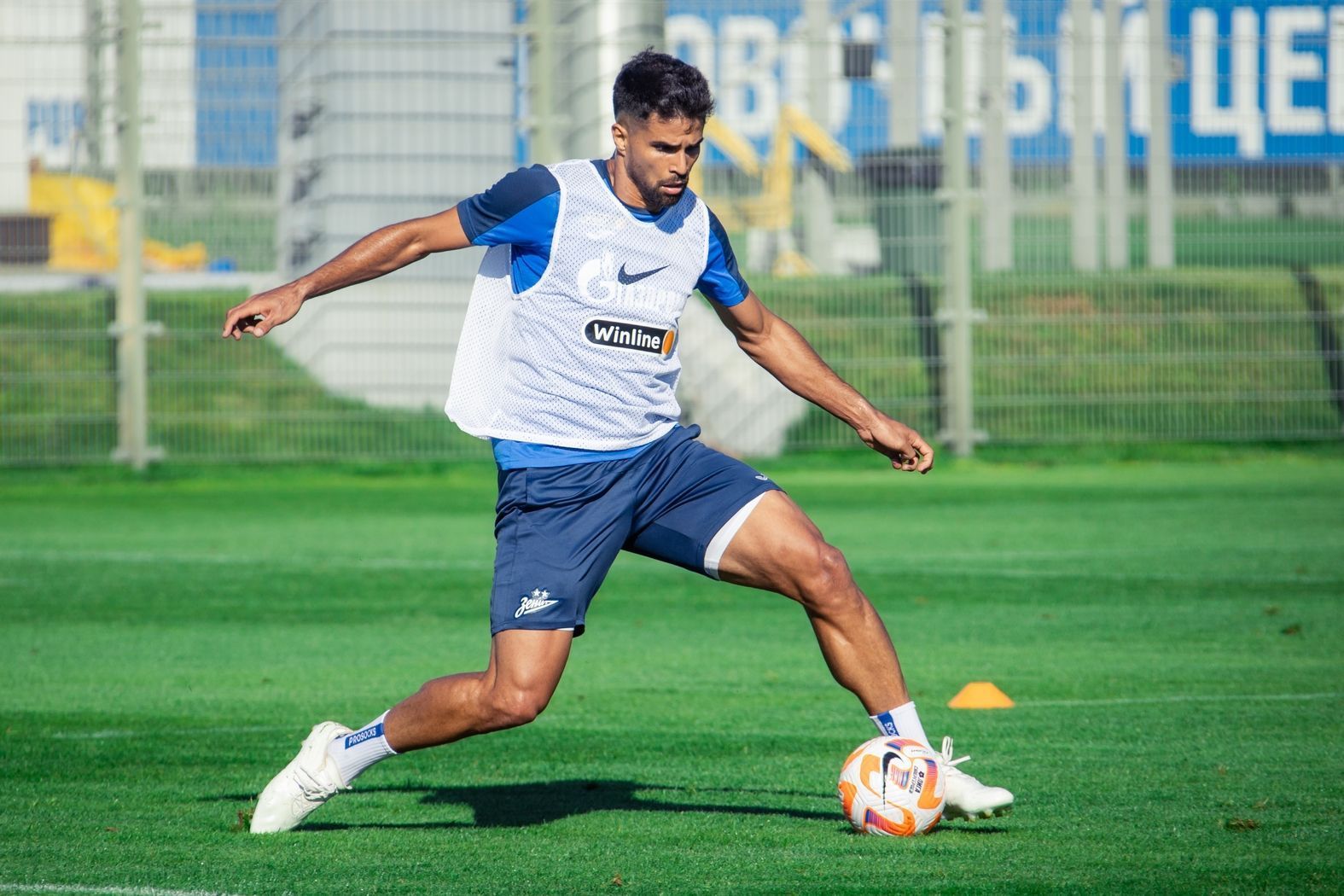 Jogador revelado pelo Atlético celebra boa fase e títulos no futebol russo