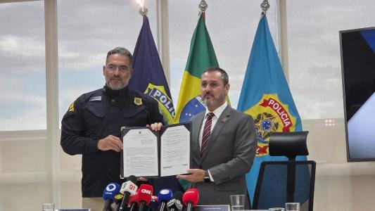 Diretor-geral da PRF, Fernando Oliveira e diretor-geral da Polícia Federal, Andrei Rodrigues.