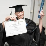 Dez dias antes de morrer, aluno com câncer terminal realiza sonho de se formar