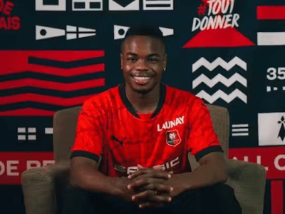 O Vasco está de olho na contratação do atacante colombiano Gómez, do Rennes