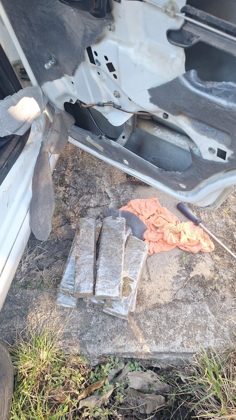 Veículo com droga avaliada em R$ 140 mil é abordado na MGC-491