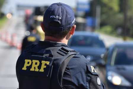 Polícia Rodoviária Federal atende a ocorrência.