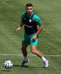 Andreas Pereira treina com elenco do Palmeiras no Allianz Parque