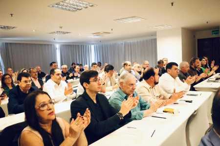 O dia festivo teve início com uma reunião do Conselho da FBHA.
