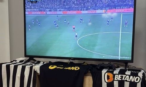 Na Europa, jogador vendido por R$ 64 milhões posta torcida pelo Atlético contra Cruzeiro