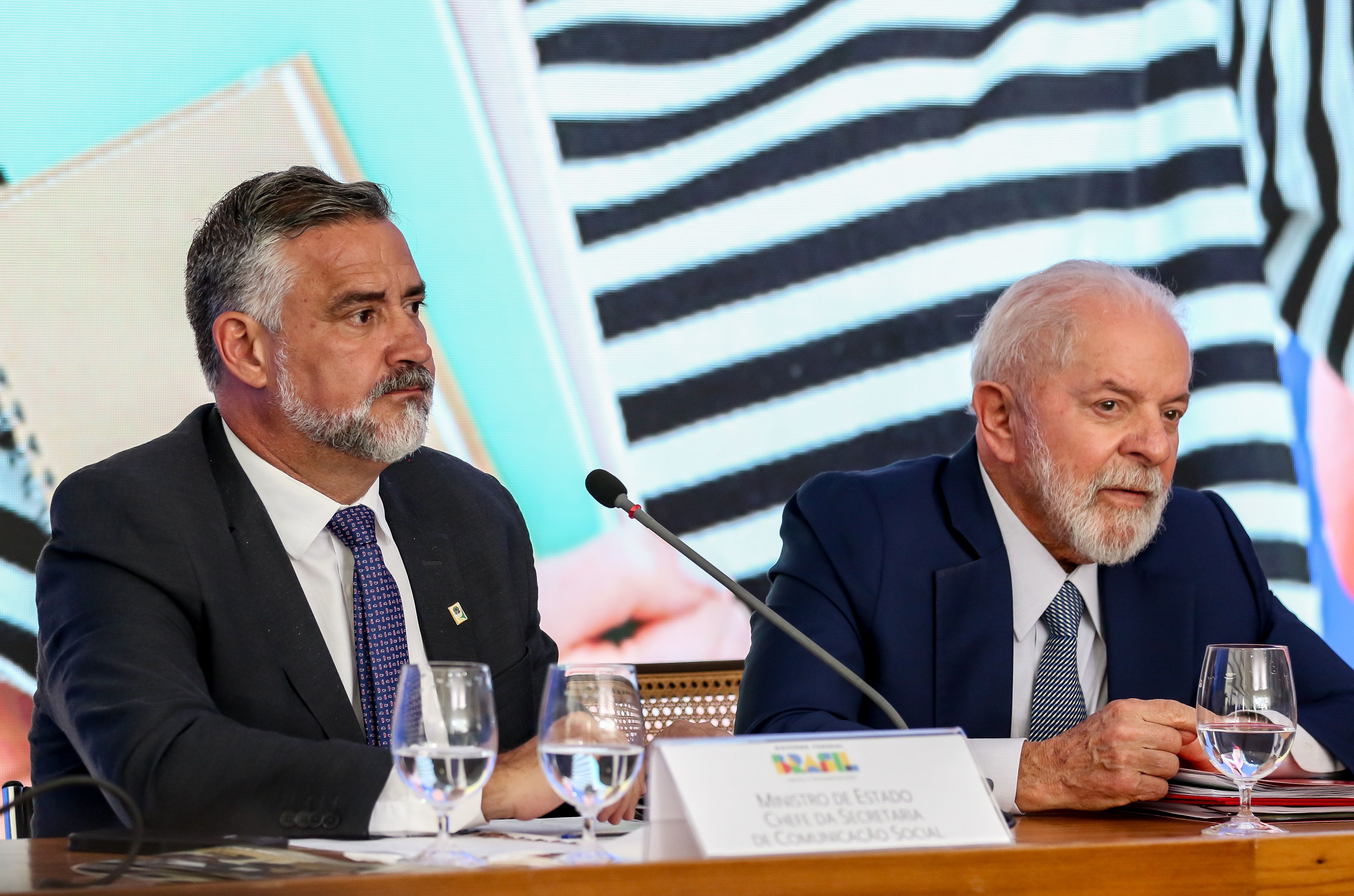 Paulo Pimenta deixa governo após críticas de Lula e desgastes com Janja