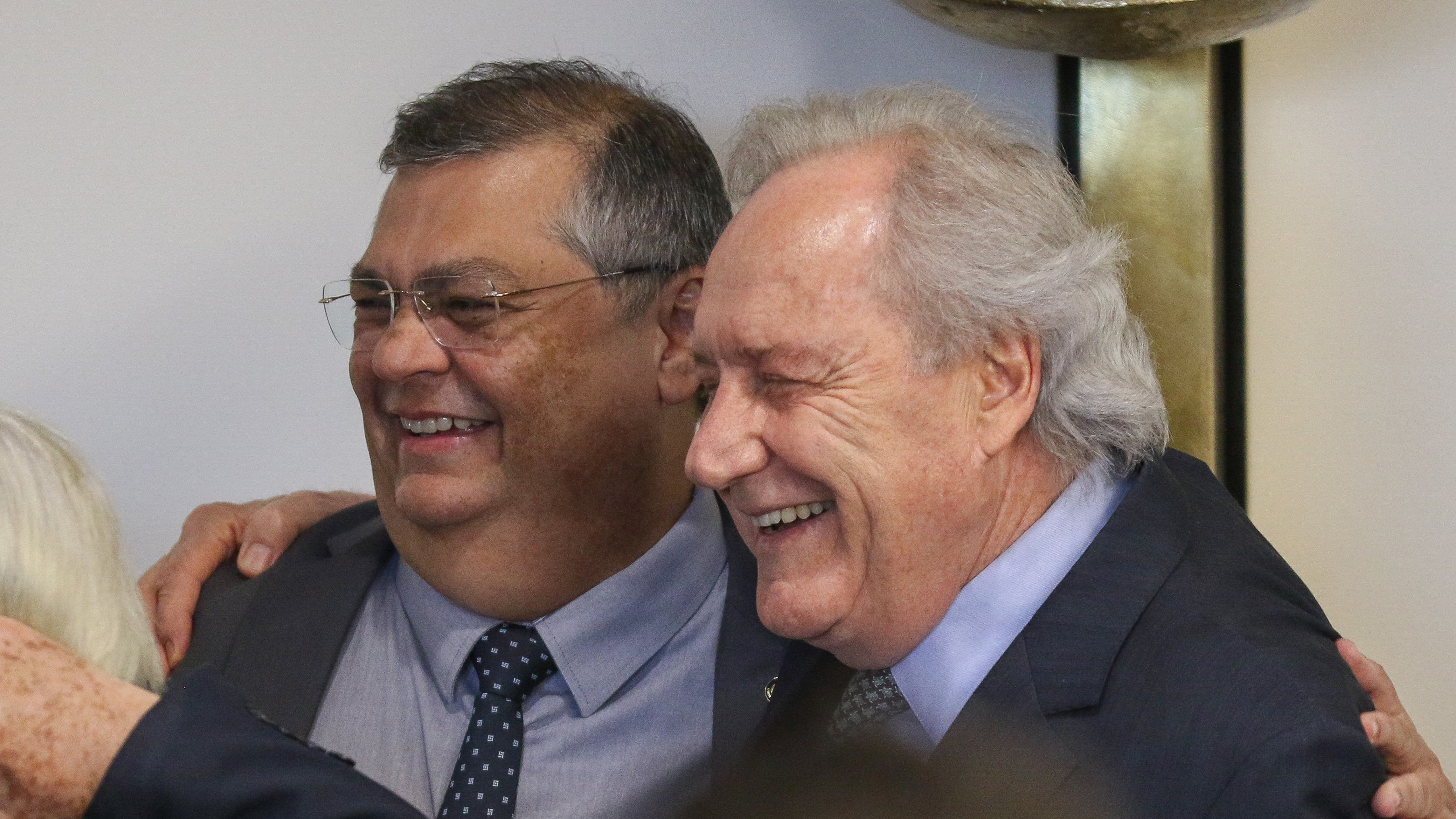 Dino e Lewandowski fazem primeira reunião para transição no Ministério da Justiça