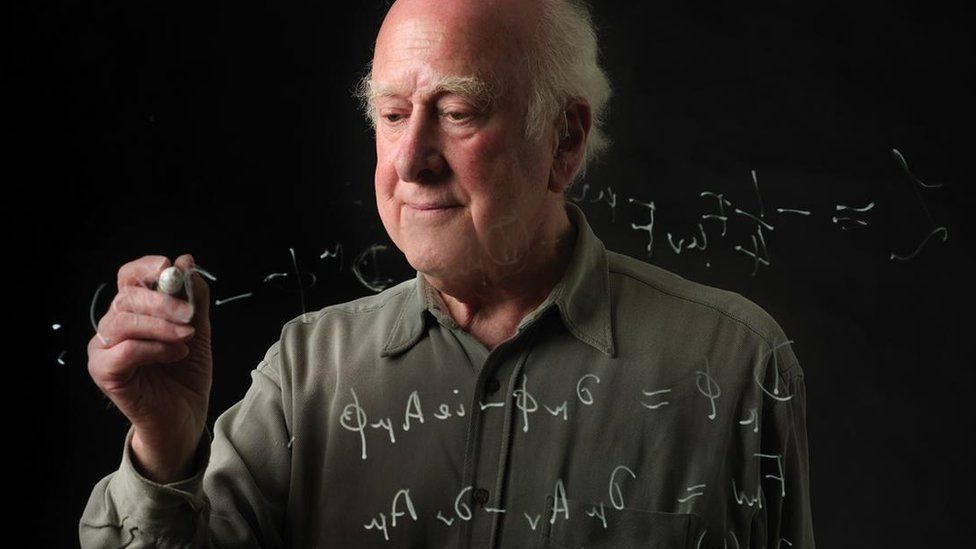 Morre Peter Higgs, físico responsável pela descoberta da 'partícula de Deus' e vencedor do Prêmio Nobel