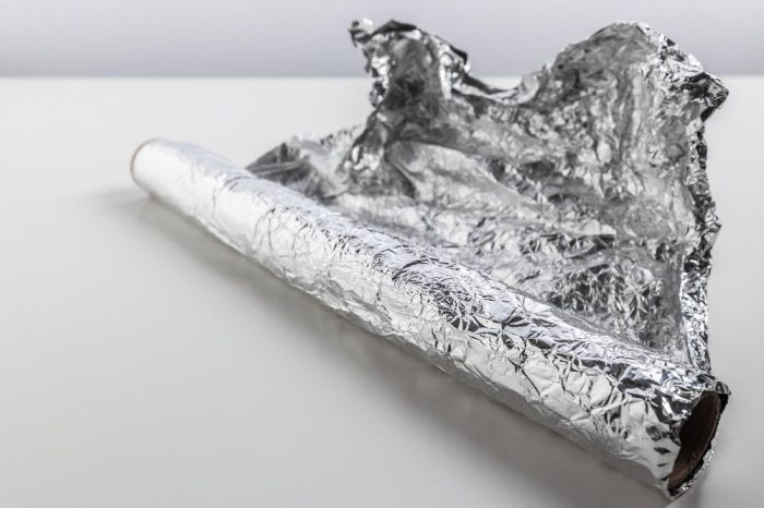 O papel alumínio tem como propriedade isolar calor