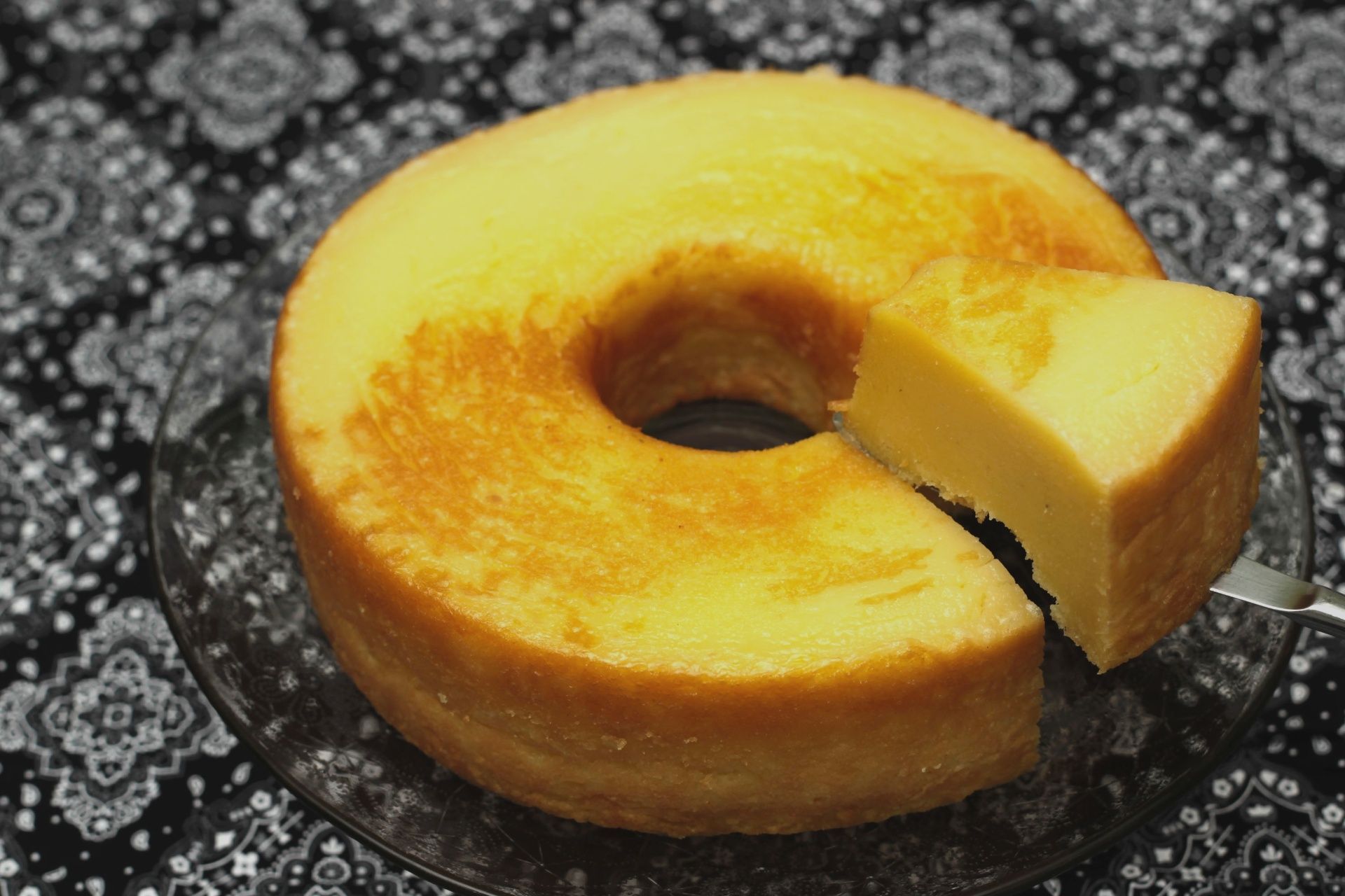 Aprenda a fazer um bolo de iogurte grego leve e delicioso