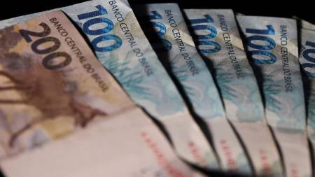 13º dos brasileiros da iniciativa privada começa a ser pago neste mês