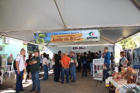 A programação inclui o tradicional Dia de Campo, com estações práticas, e a Mostra Tecnológica, que reúne as principais novidades em insumos e máquinas para a indústria do azeite.