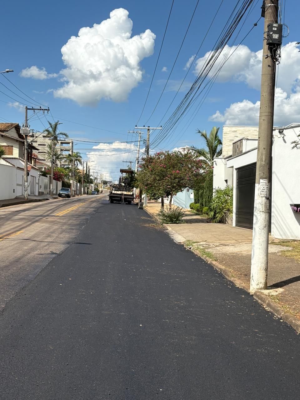 Avenida que leva ao Museu do ET está recebendo recapeamento