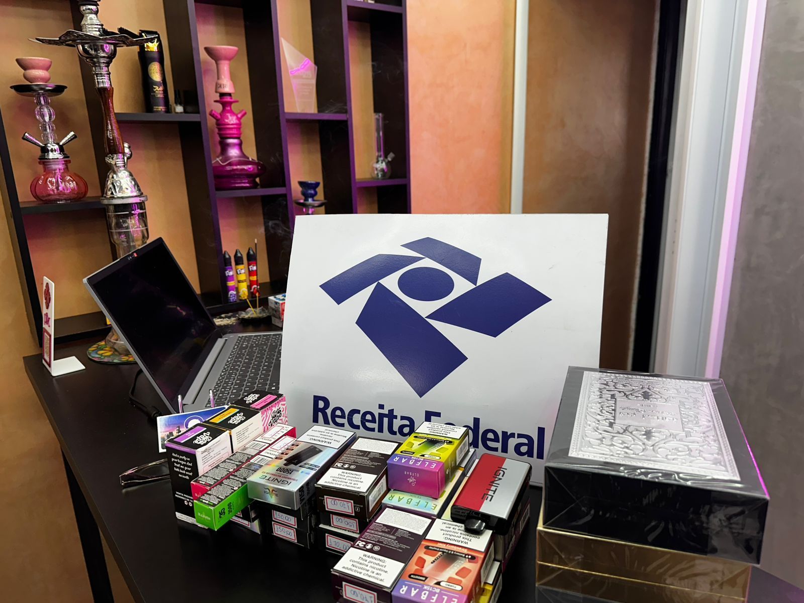Comerciante é preso por vender produtos contrabandeados em Poços de Caldas