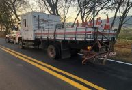 Acidente entre carro e caminhão deixa vítima grave na MG-369 em Campos Gerais