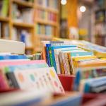 Empresas juniores da UFOP promovem campanha de arrecadação de livros em Mariana