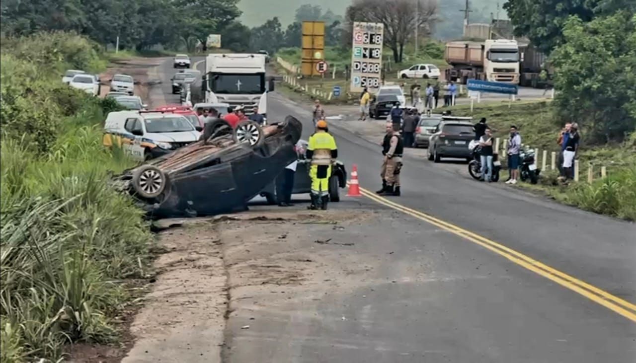 Capotamento na MG-444 em Cássia deixa uma vítima fatal