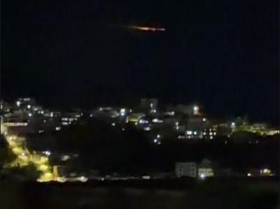 Bola de fogo passando sobre Ipatinga, no Vale do Aço