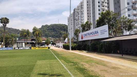 Santos comercializa placas de publicidade do CT Rei Pelé